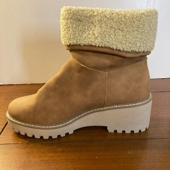 NWT Women's Sz 10 Dolce Vita Rumee Style Tan Boots w/Cuffed Sherpa Lining - Picture 2 of 9